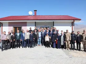 AFAD konutlarının anahtarları hak sahibi ailelere teslim edildi
