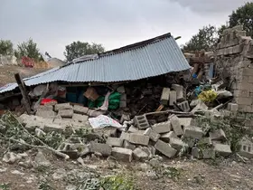 Ağrı’da fırtına çatıları uçurdu, evler ve ahırlar zarar gördü
