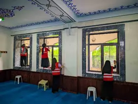 Ağrı’da Kızılay gönüllüleri Merkez Camii’ni temizledi
