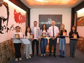 Ağrı’da "Sağlıklı Nesil Sağlıklı Gelecek" yarışmalarında dereceye giren öğrenciler ödüllendirildi
