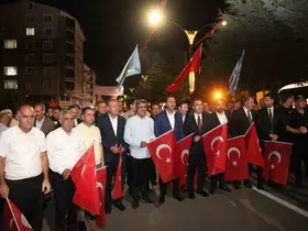 Ahlat’ta Malazgirt Zaferi’nin 955. yılı dolayısıyla fener alayı ve bayrak yürüyüşü yapıldı
