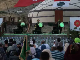 Ahlat’ta Mevlid Kandili’nde Grup Dergah ilahi konseri ilgi gördü

