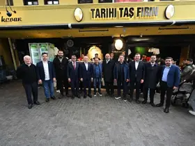 AK Parti Bursa İl Başkanı Davut Gürkan çarşı esnafıyla bir araya geldi
