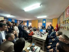 AK Parti Kars’ta ilçe teşkilatlarını buluşturdu: "Birlik ve beraberlik içinde çalışmaya devam edeceğiz"
