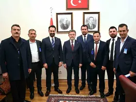 AK Parti’li Arınç, muhtarları Bakan Yumaklı ile buluşturdu
