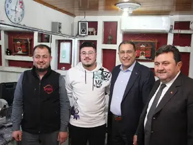 AK Parti’li başkanlardan Kula’da esnaf ve ev ziyaretleri
