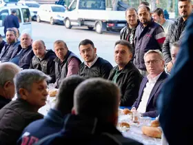 AK Parti’li Baybatur esnafın isteklerini yerinde dinledi
