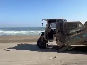 Akçakoca’da plajlarda temizlik ve kum tesviyesi çalışması

