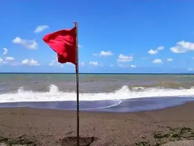 Akçakoca’da sahile kırmızı bayrak çekildi
