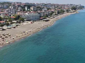 Akçakoca’da termometreler 37 dereceyi gösterdi, sahiller doldu taştı

