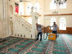 Akdeniz’de camiler bayram öncesi dezenfekte edildi

