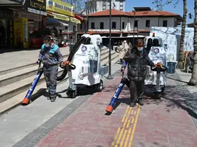 Akülü süpürgeler Isparta sokaklarında
