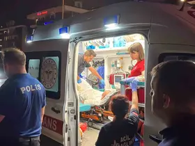 Alanya’da çatıya çıkan adamı polis ikna etti
