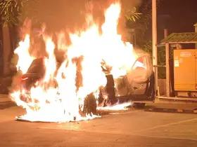 Alanya’da istasyonda şarj olan elektrikli araç yandı
