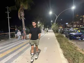 Alanya’da sahilde kaybolan çocuk, patenci Rus kadın sayesinde bulundu
