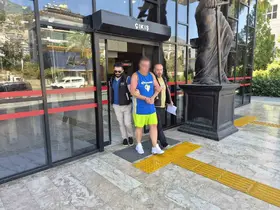 Alanya’da Türk bayrağına tüküren İngiliz turist tutuklandı
