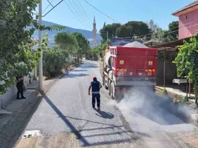 Alaşehir’de 3 mahalleyi rahatlatan asfalt hamlesi
