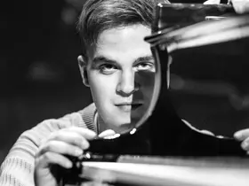 Alman piyanist LEVI.SCT, Türkiye’deki ilk konserini 28 Kasım’da verecek
