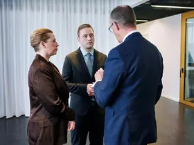Almanya, Danimarka ve Grönland liderleri arasında üçlü zirve
