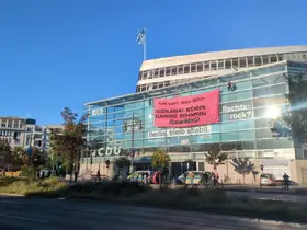 Almanya’da Başbakan Merz’in partisine pankartlı protesto
