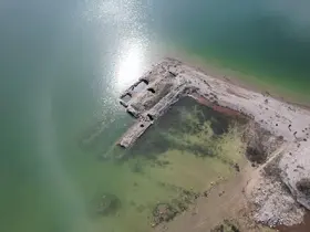 Altınapa Barajı’nda su seviyesi arttı, tarihi hanın bir kısmı yeniden sular altında kaldı