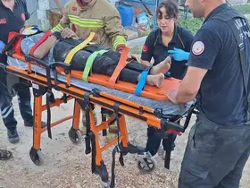 Altınözü’nde devrilen traktörün altında kalan 3 kişi yaralandı
