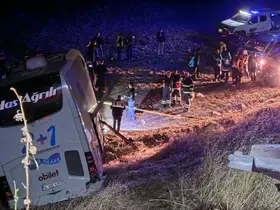 Amasya’da yolcu otobüsü şarampole uçtu: 2’si ağır 24 yaralı
