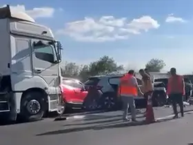 Anadolu Otoyolu’nda 12 araç birbirine girdi: 6 yaralı
