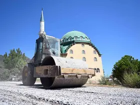 Anamur’da yol yenileme çalışmaları tamamlanıyor
