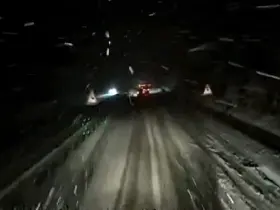 Ani kar yağışı nedeniyle bazı yollar ulaşıma kapatıldı
