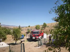 Anız yangını evlerin sınırına ulaşmadan söndürüldü