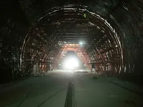Ankara ile İzmir arasındaki seyahat süresini 3,5 saate düşürecek projede Köroğlu Tüneli’nde ışık göründü
