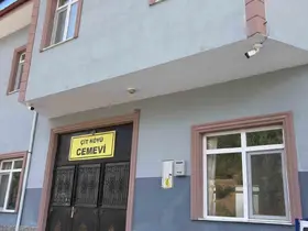 Ankara’da bir araçta ölü bulunan şahıslar toprağa verildi
