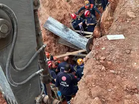Ankara’da göçük altında kalan inşaat işçisi kurtarıldı
