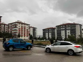 Ankara’da iki otomobil çarpıştı
