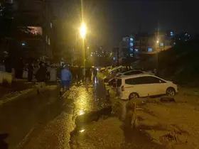 Ankara’da yol çöktü, onlarca araç mahsur kaldı
