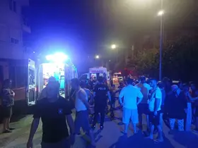 Annesini darp eden babasını bıçakladı
