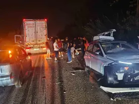 Antalya’da 4 aracın karıştığı kazada ortalık savaş alanına döndü
