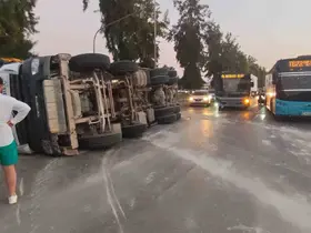 Antalya’da beton mikseri devrildi: 1 yaralı
