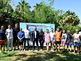 Antalya’da dip temizliğinde çok sayıda plastik ve teneke ambalaj atığı çıkarıldı
