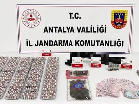 Antalya’da iki ilçede uyuşturucu operasyonu: 6,8 kilo skunk ele geçirildi
