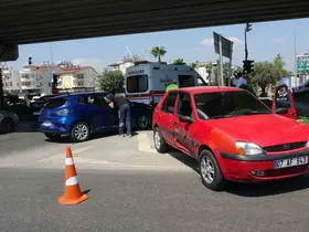 Antalya’da iki otomobil çarpıştı: 1 yaralı
