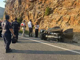 Antalya’da otomobil takla attı: 1 ölü, 2 yaralı
