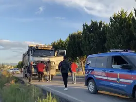 Antalya’da seyir halindeki kamyon kurşunlandı: 1 yaralı

