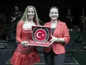 Antalyalılar 30 Ağustos’ta Derya Uluğ ile coştu
