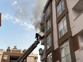 Apartman dairesi yangında kullanılamaz hale geldi
