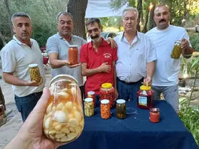 Araban Sarımsağı ile hazırladığı turşu ile şifa dağıtıyor
