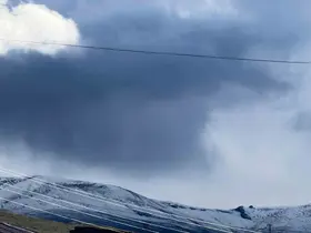 Ardahan’a mevsimin ilk karı yağdı, Kısır Dağı’nın zirvesi beyaza büründü
