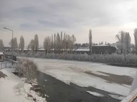 Ardahan’da kar yerini soğuk havaya bıraktı
