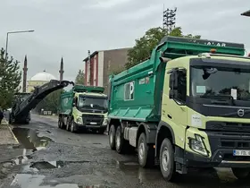 Arpaçay’da vatandaşlar sıcak asfalta kavuştu

